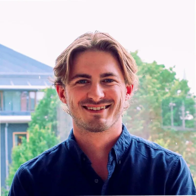 Lucas Burns, blog author
